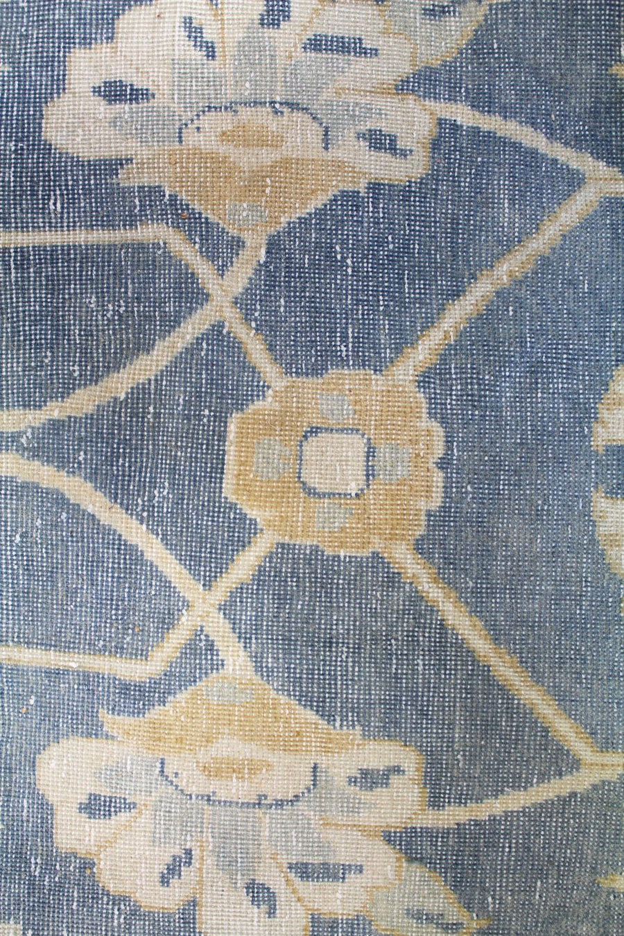 MAHAL HANDKNOTTED RUG, J58782